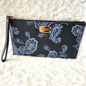 Michael kors wristlet